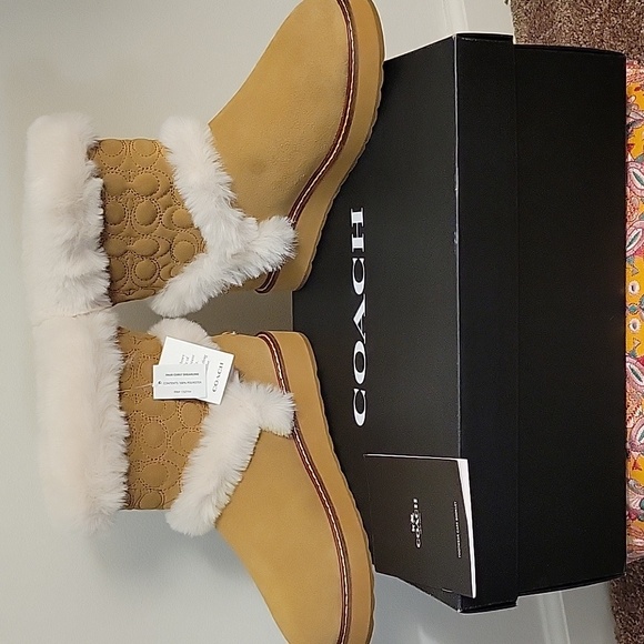 Coach Izzie Boot - Picture 9 of 11